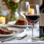 découvrez le bordeaux idéal pour sublimer votre dîner gastronomique avec des accords vins et mets raffinés.